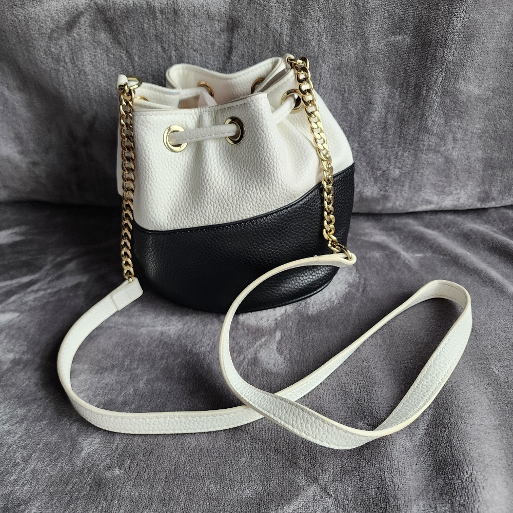 Mini Bucket Handbag Crossbody Bag with Strap - Picture 4 of 11